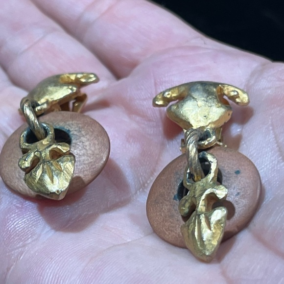 Kate Hines Brushed Goldtone FleurDeLis Dangling Vintage Clipon Jewelry Earrings - Picture 14 of 14